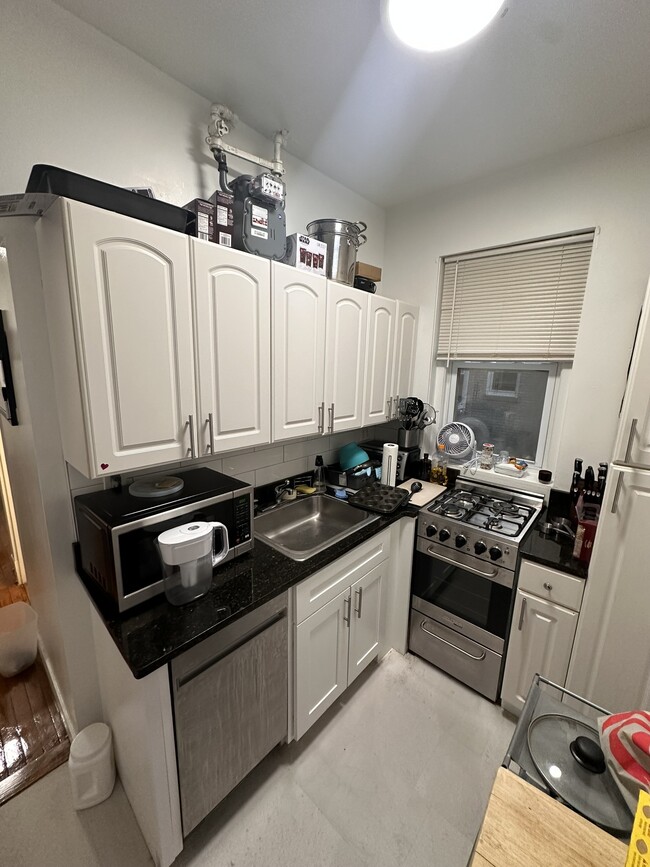 Building Photo - 89 Park Dr