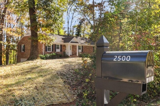 Foto del edificio - 2500 Kimbrough Cir