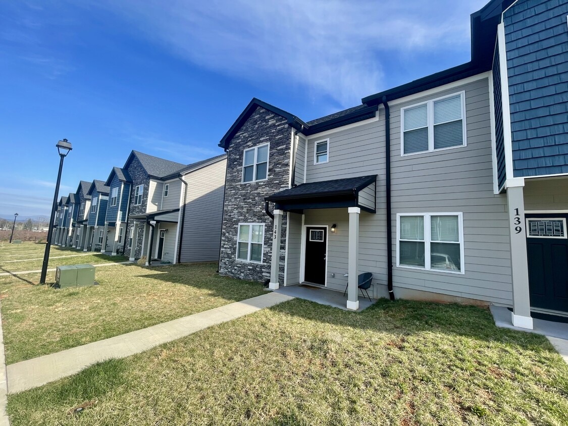 Photo - 143 Emanuel Ct (Timberlake, VA)