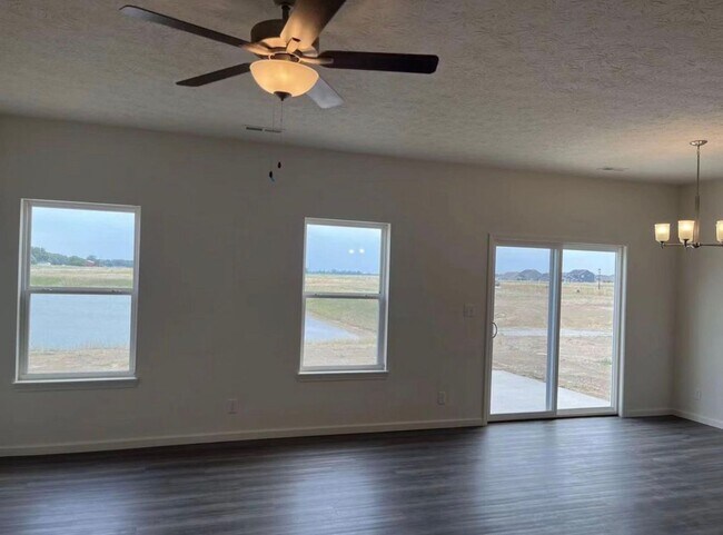 Foto del edificio - East Side - Newer Ranch Style House