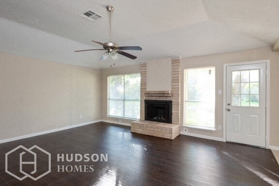 Foto del edificio - NOW AVAILABLE!! 1209 West Castlewood Avenu...