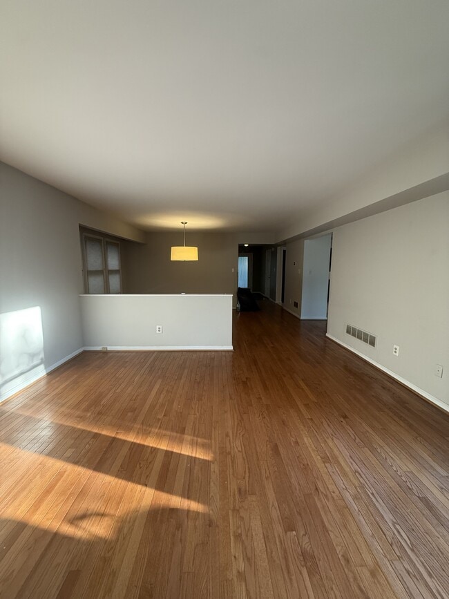 Building Photo - 5872 Pimlico Rd