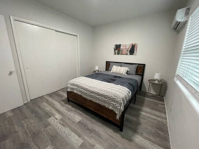 Building Photo - 1111 SW 37th Ave