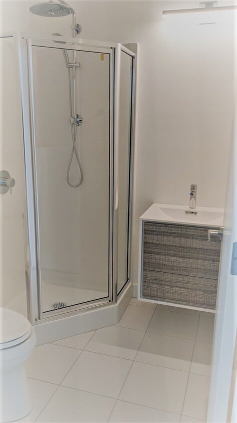 Building Photo - 254-254 Wellington Crescent