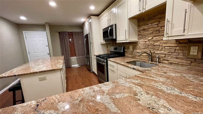 Building Photo - 8 Springfield Cir