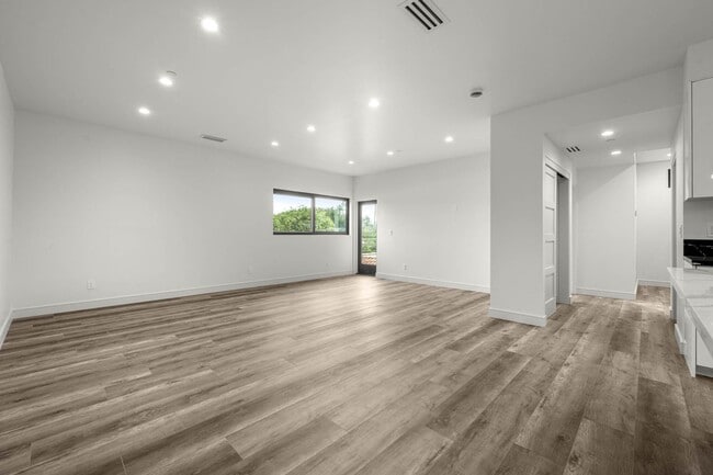 Foto del edificio - 1920-1922 S Sherbourne Dr