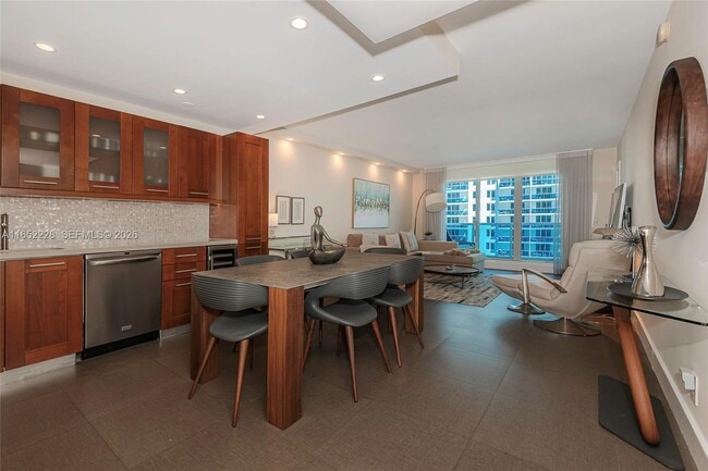 Building Photo - 2301 Collins Ave