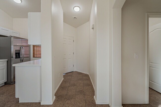 Building Photo - Singe story home in Tortosa!