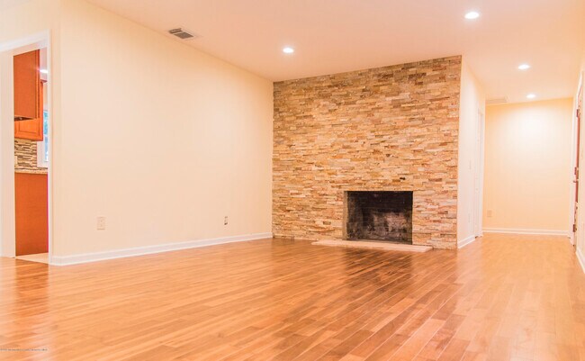 Building Photo - 88 Rutledge Dr