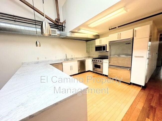 Building Photo - 1046 Princeton Dr