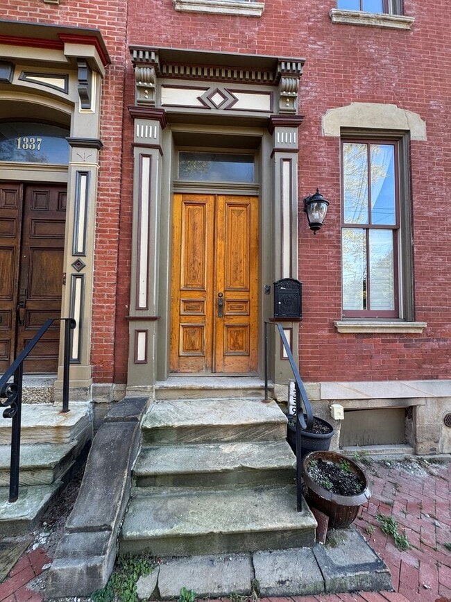 Foto del edificio - 1339 W North Ave