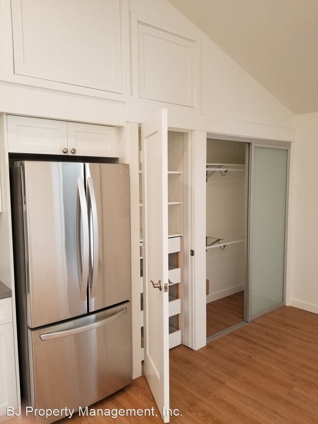Foto del edificio - Studio, 1 bath House - 2351 Prosser Avenue