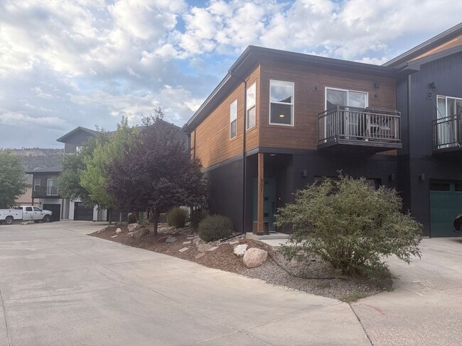 Building Photo - 220 Metz Ln