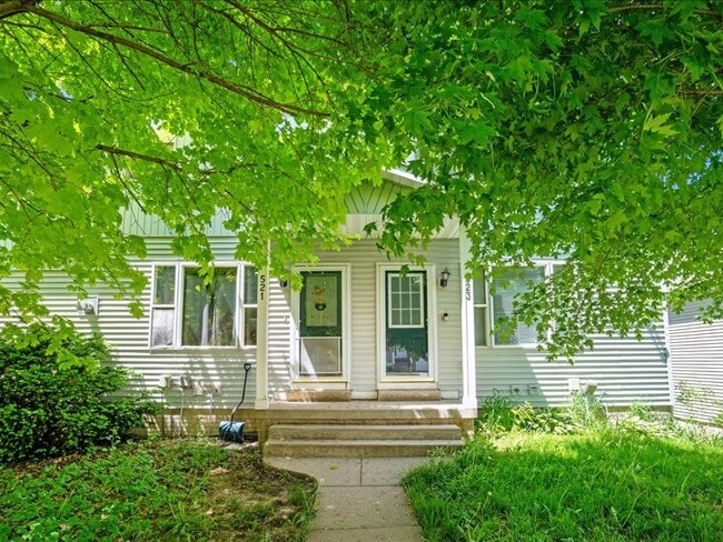 Building Photo - 523 Potter St
