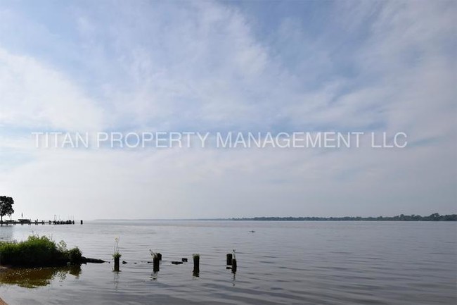 Building Photo - 1001 Bay Shore Dr