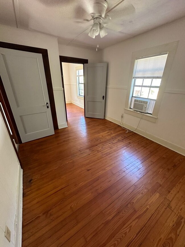 Building Photo - 1 bedroom, 1 bath in Midtown. Available La...