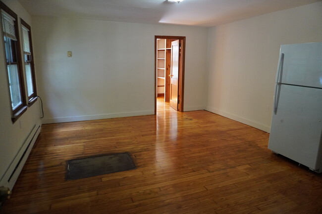 Building Photo - 18 Miller Hill Rd