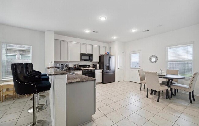 Building Photo - 8711 Willet St