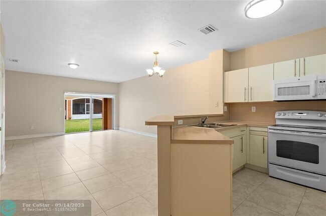 Foto del edificio - 491 St Tropez Ln