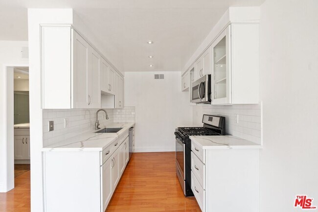 Foto del edificio - 4238 Whitsett Ave