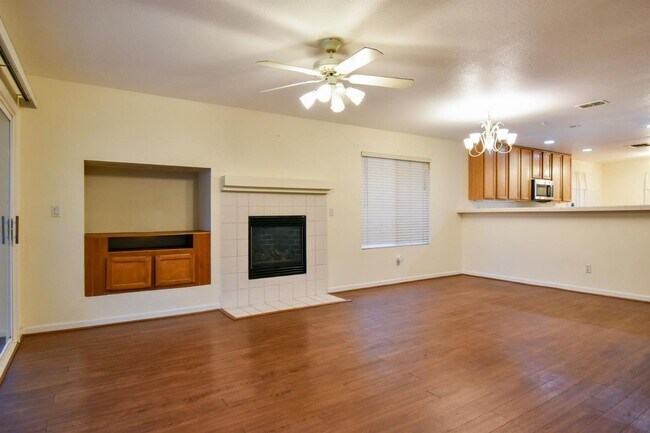 Foto del edificio - Gorgeous single story home in very desirab...