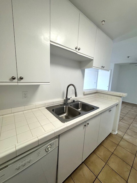 Building Photo - 3861 Vinton Ave