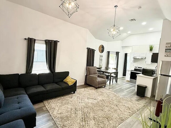 Foto del edificio - 1808 NW 8th St