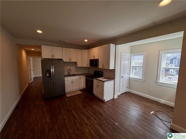 Building Photo - 5880 Sullivan Trail
