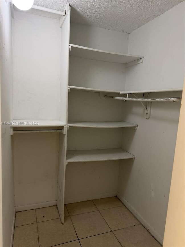 Foto del edificio - 7010 NW 186th St