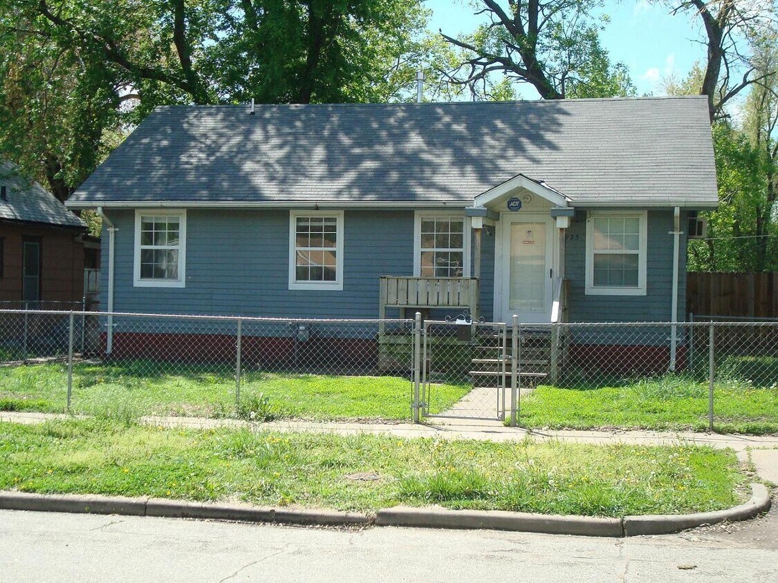923 W Walnut St, Salina, KS 67401 House Rental in Salina, KS