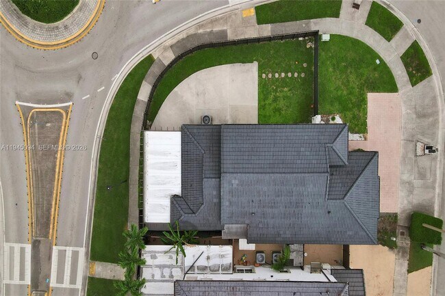 Foto del edificio - 898 NW 131st Ave