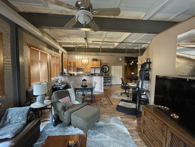 Building Photo - 1 br, 1 bath Condo - 1116 S Washington Ave...