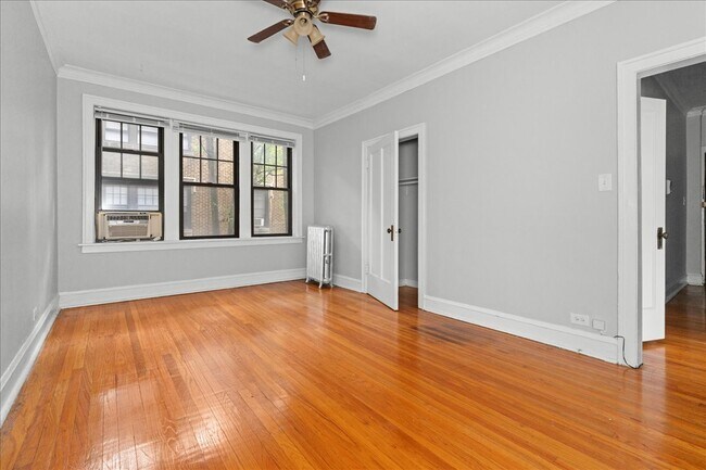 Foto del edificio - 2348 W Addison St