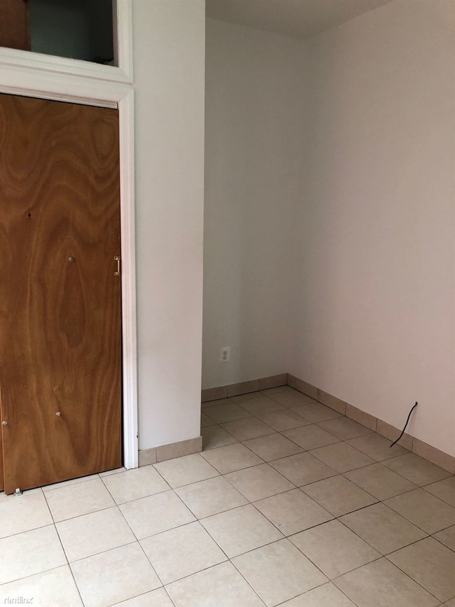 Building Photo - 1 br, 1 bath Apartment - 2122 21st Rd 2