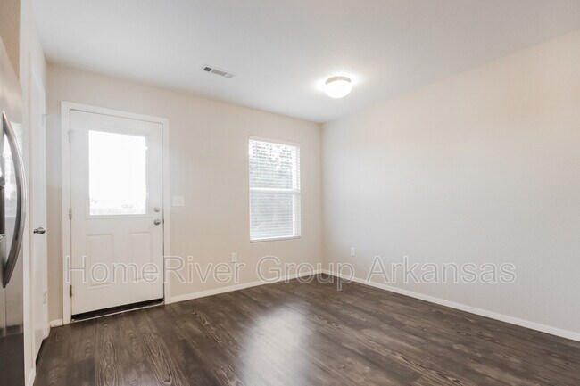 Building Photo - 3816 Rosebud Ln