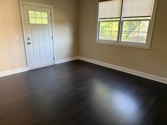 Foto del edificio - 2536 Blossom Trail W