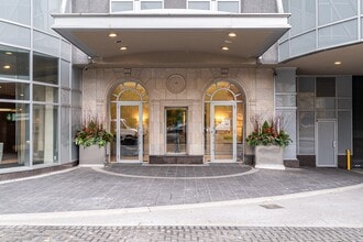 Building Photo - 10 Bellair St