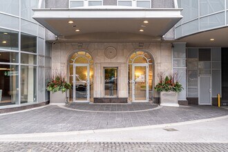 Building Photo - 10 Bellair St