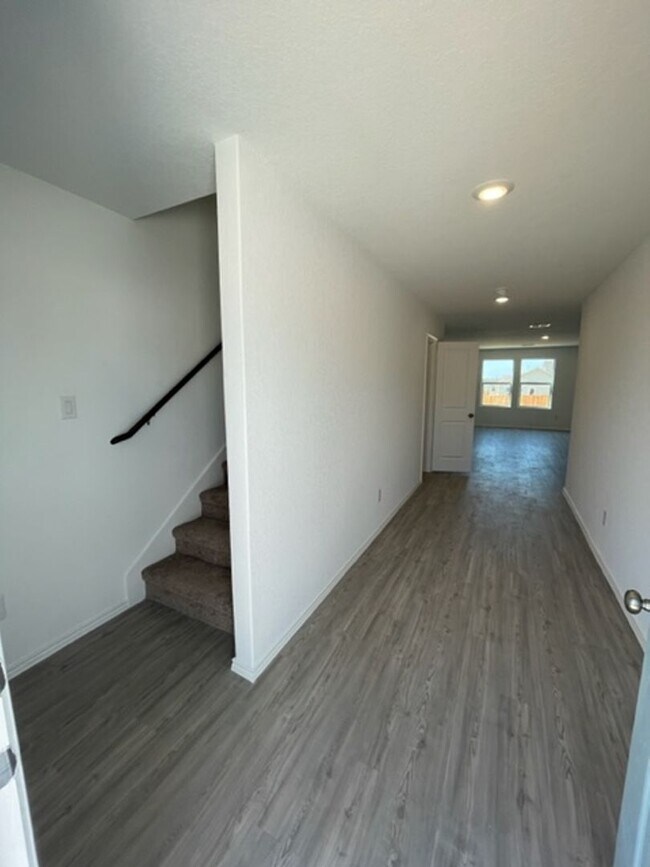 Foto del edificio - Newly Built & Stylish 4BR/2.5BA Two-Story ...