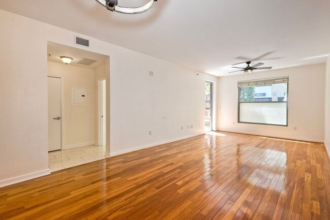 Foto del edificio - 1150 J St