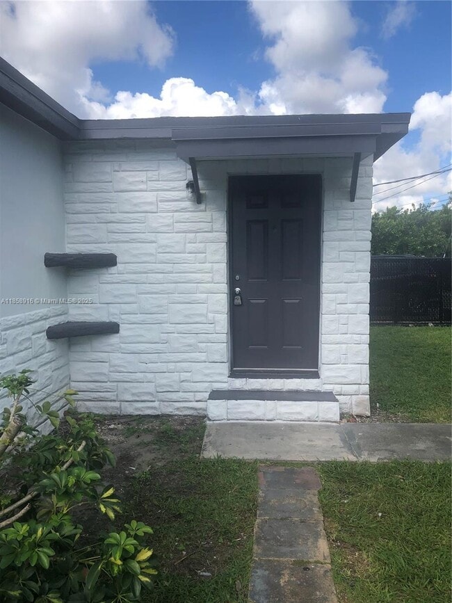 Foto del edificio - 300 NW 97th St