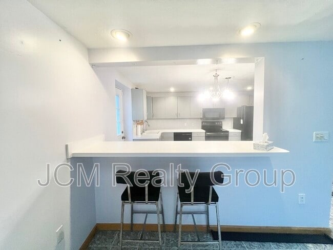 Building Photo - 120 Savage St