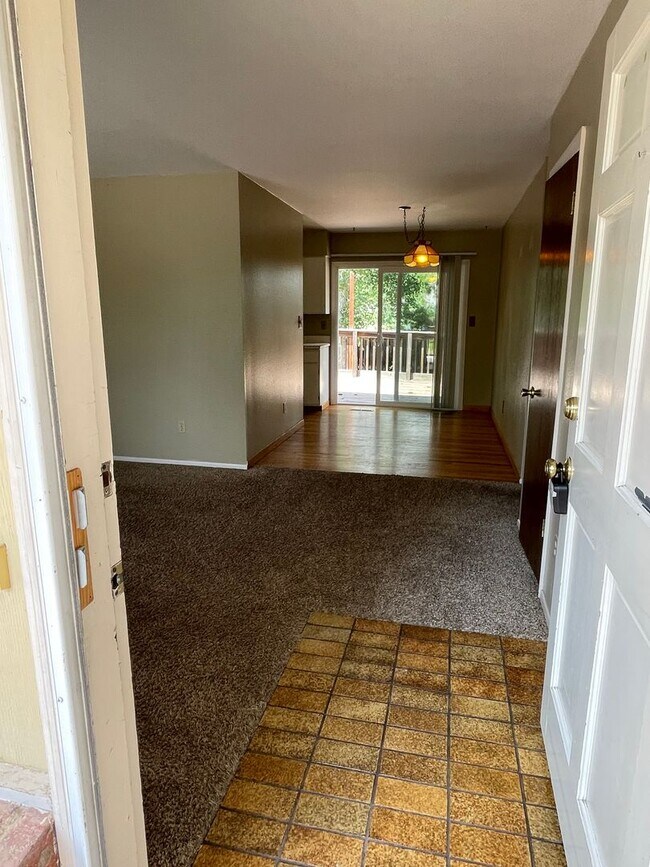 Foto del edificio - STUDENTS WELCOME! 4 Bed 2 Bath Home in West Ft Collins w/ Garage and Fenced Yard