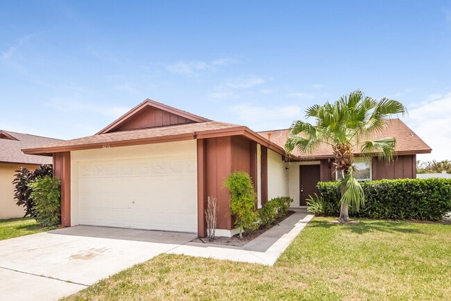 Building Photo - 3210 Tomahawk Dr