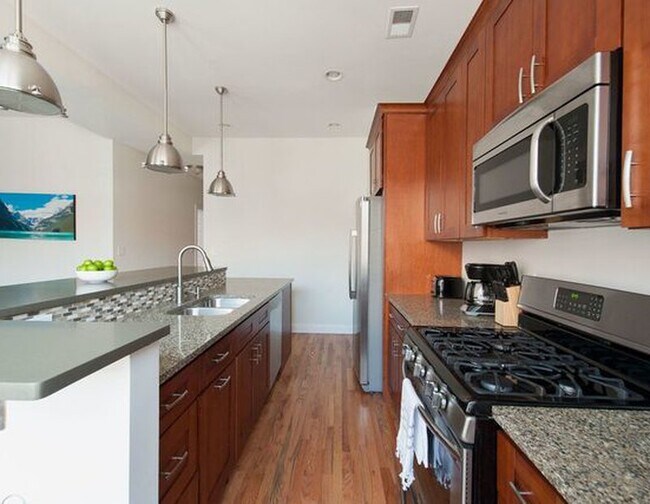 Foto del edificio - 2321 W North Ave