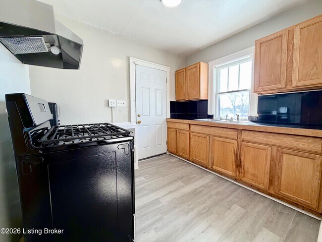 Building Photo - 729 S 39th St