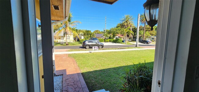 Foto del edificio - 808 NE 7th St