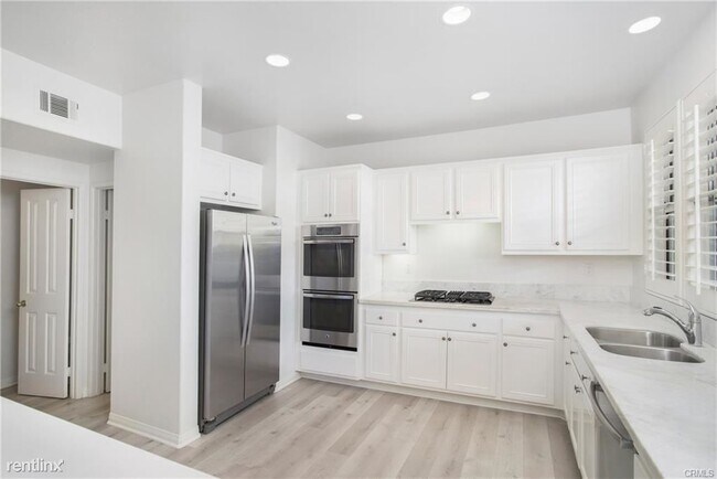Building Photo - 3 br, 2.5 bath Townhome - 88 Cameray Hts