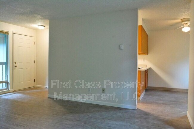 Building Photo - 4628 Oakridge Rd