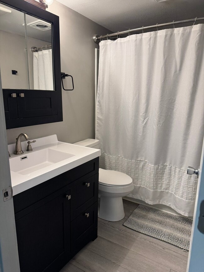 Building Photo - 508 E Emmons St